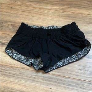 Lululemon size 6 reversible black athletic shorts